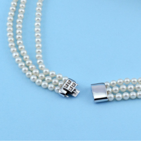 Collana 3 fili di perle con susta oro e diamanti 1,00 € Collane con gemme