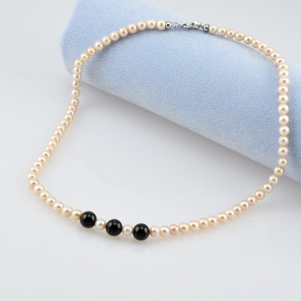Zoppi Jewels:Collana di perle e onice terminali in argento 925:95,00 €