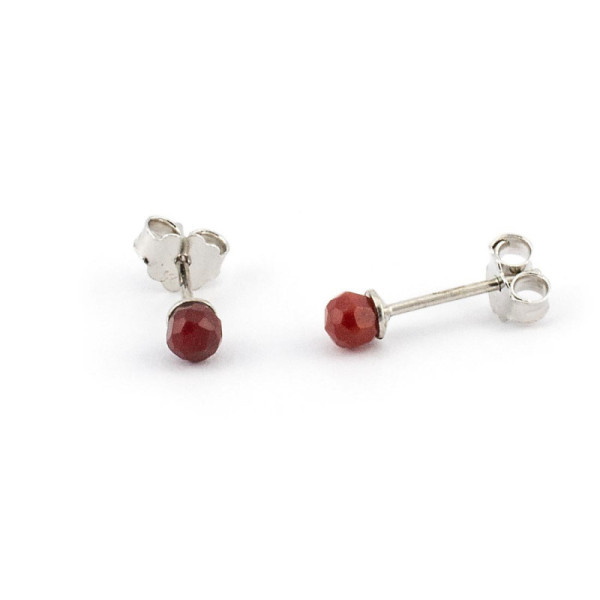 Orecchini a pallino di corallo 3mm 6,00 € Orecchini con gemme