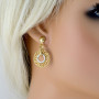 Orecchini con fiore fantasia in oro 18kt 640,00 € Orecchini Donna