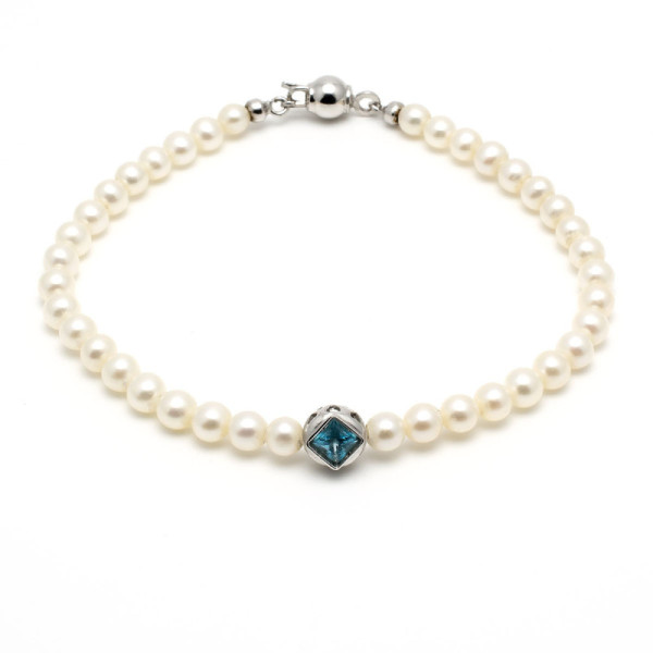 Bracciale di perle con acquamarina 310,00 € Bracciali con gemme