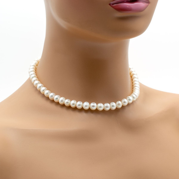 Zoppi Jewels:Collana perle 8/8,5 con susta oro bianco:530,00 €