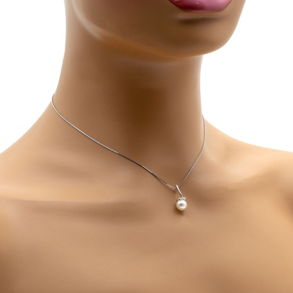 Pendente con perla e diamanti 370,00 € Collane con gemme