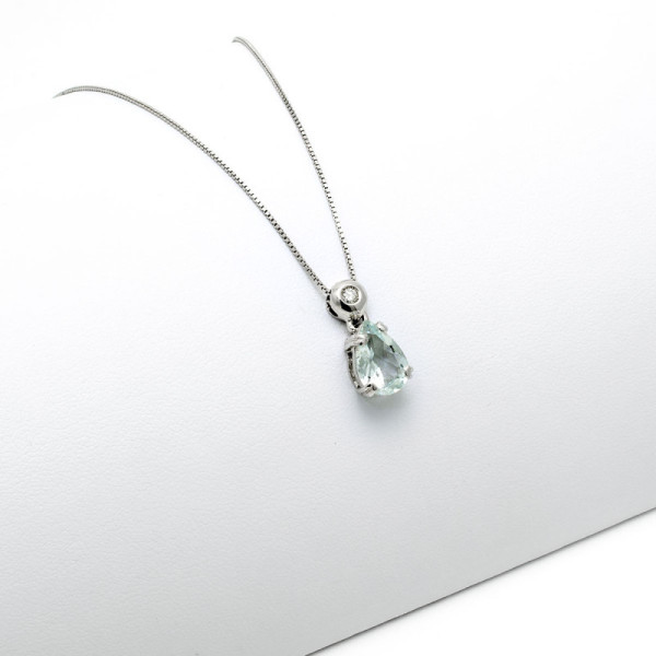 Collana in oro con acquamarina e diamante 460,00 € Collane oro diamanti
