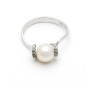 Anello con perla e diamanti in oro bianco 498,00 € Anelli con gemme