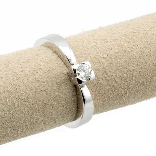 Zoppi Jewels|Anello solitario in oro bianco con diamante naturale 0,14ct