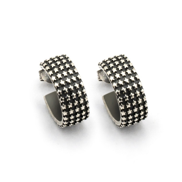 Orecchini unisex a cerchio in argento brunito 18,00 € Orecchini Donna