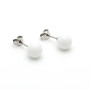 Orecchini a pallino di agata bianca in argento 15,00 € Orecchini con gemme