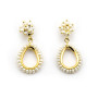 Orecchini pendenti in oro 18kt con micro perle freshwater 575,00 € Orecchini con gemme