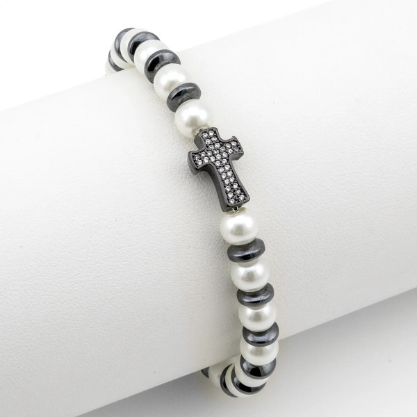 Zoppi Jewels:Bracciale in acciaio con perle e ematite nera e charm croce nera:23,00 €